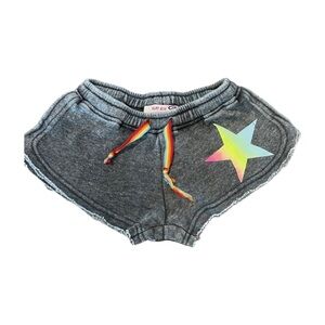 Play six girls grey with multi color star shorts sz 5 excellent condition
